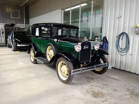 Restaurierter Ford Model A Oldtimer in Dunkelgrün und Schwarz